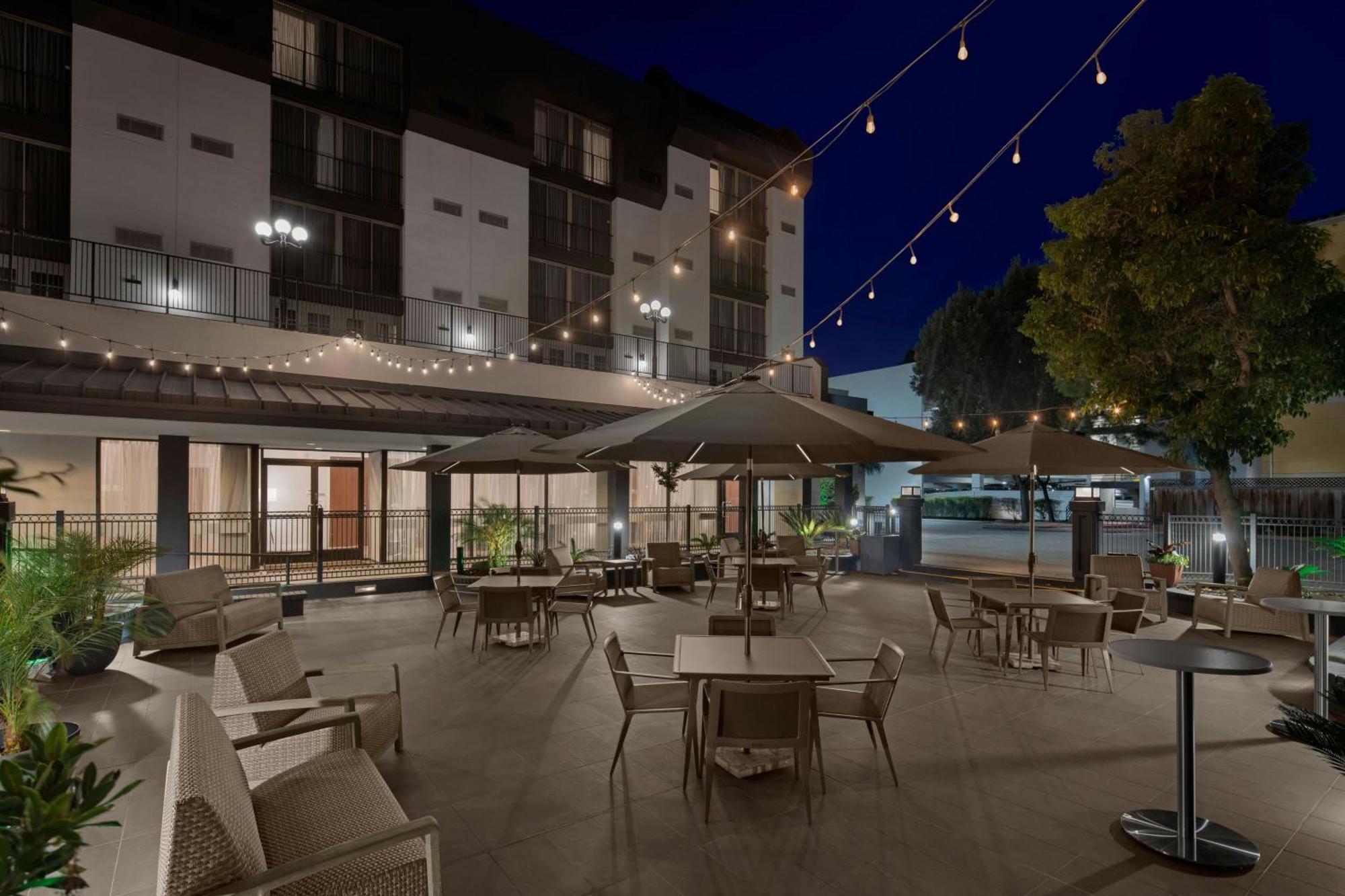Courtyard San Jose Airport Hotel Exterior photo