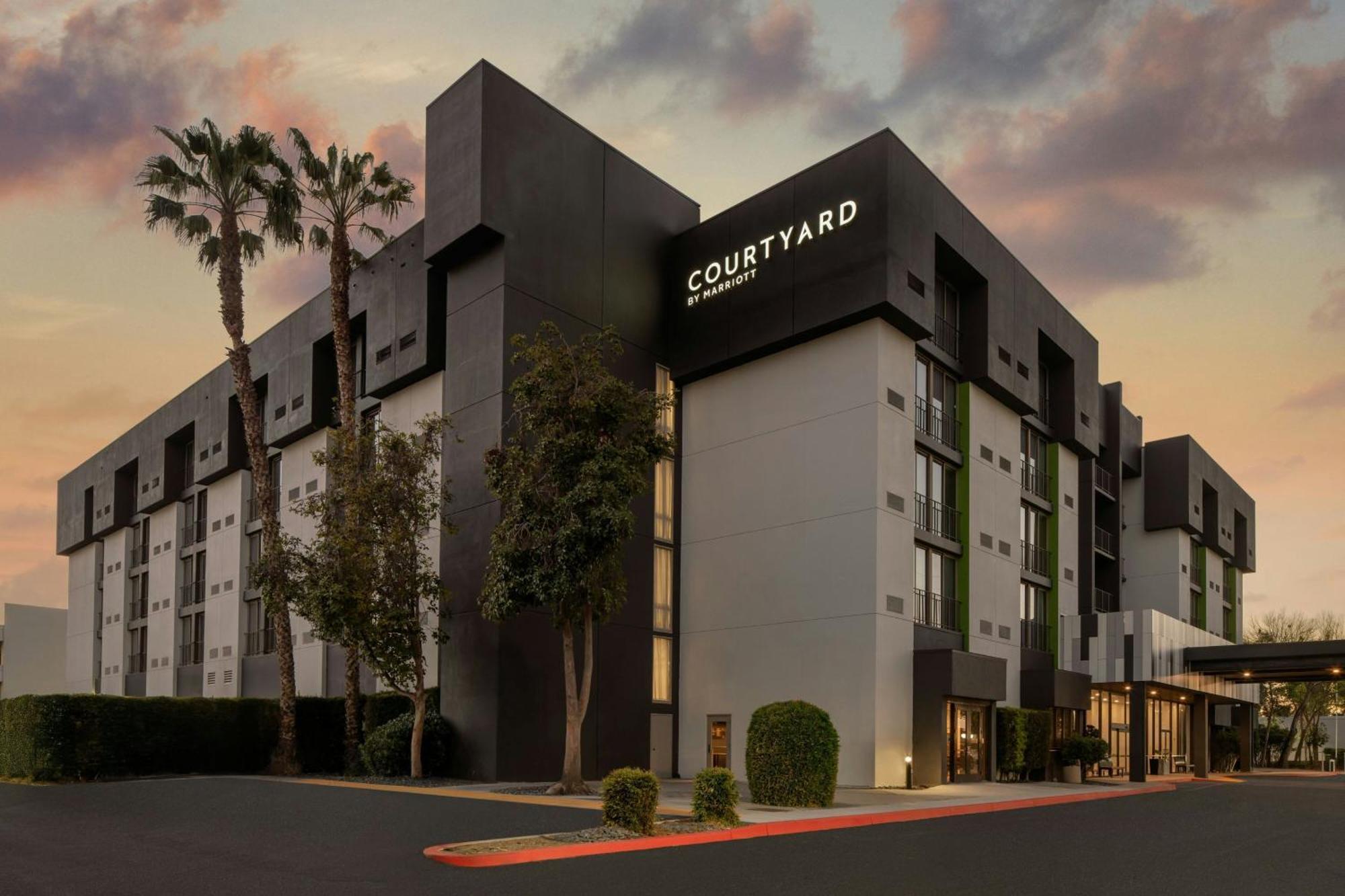 Courtyard San Jose Airport Hotel Exterior photo