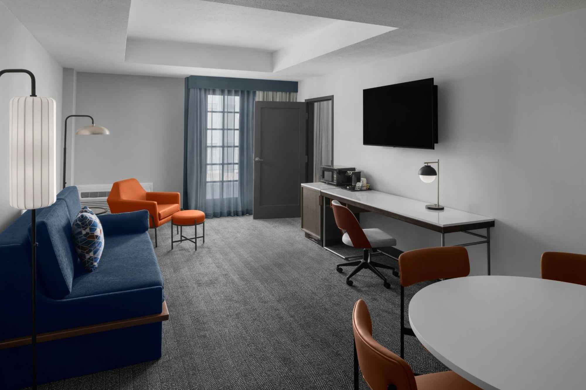 Courtyard San Jose Airport Hotel Exterior photo